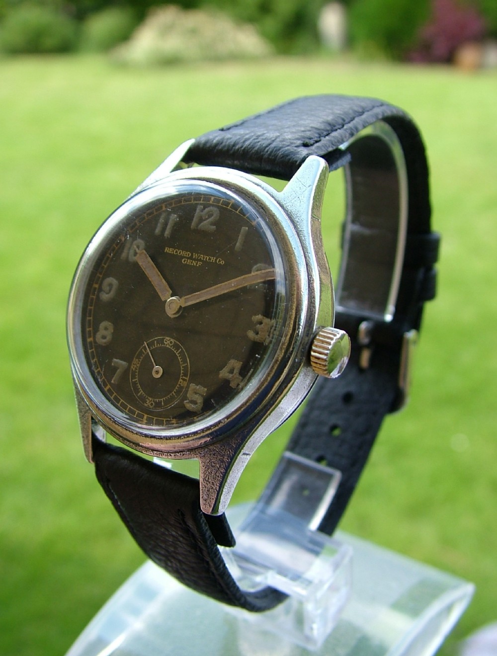 A vintage 1940s gents Record hand winding wrist watch.
