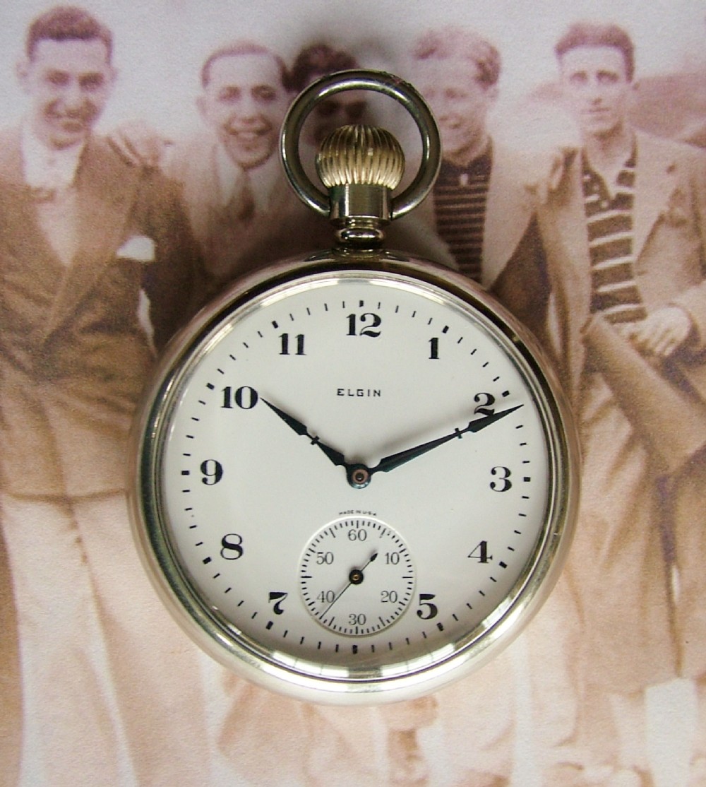 Vintage 1939 Elgin stem winding pocket watch.