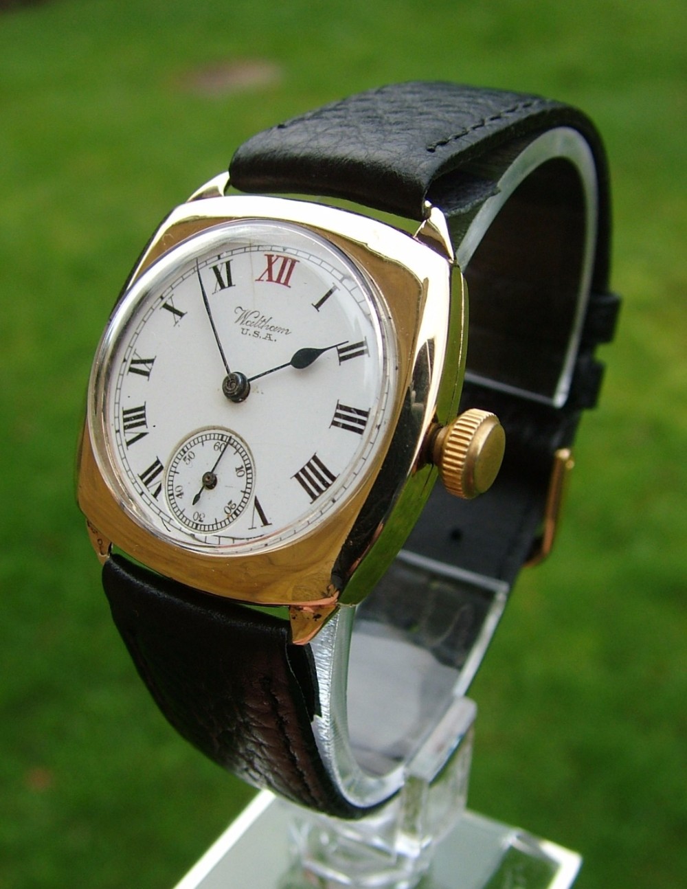 Gents 1930s 9ct gold Waltham cushion cased watch