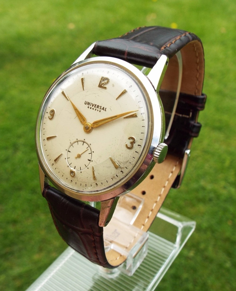 A gents 1950s Universal Genève wrist watch
