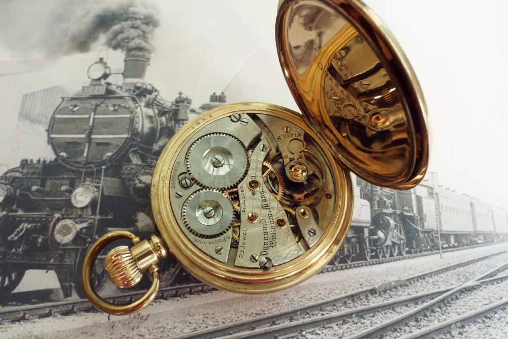1919 Waltham Vanguard railroad hunter pocket watch View III
