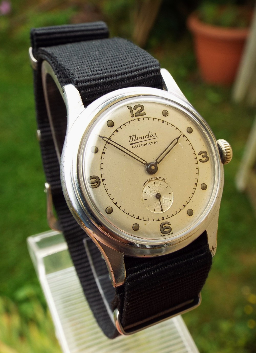 A gents 1940s Mondia bumper automatic wrist watch View II