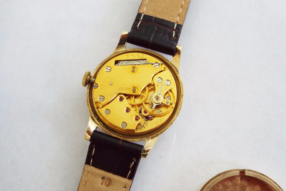 Gents 9ct gold Smiths De Luxe wristwatch, 1959 View VI