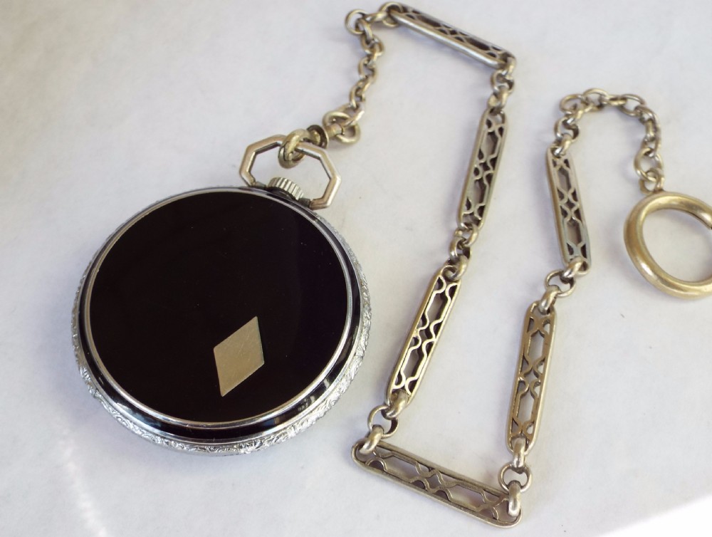 A Waltham pocket watch, 1909, with chain View IV