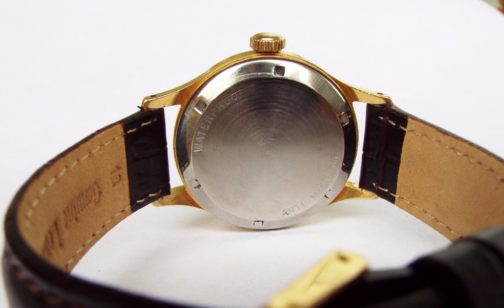 Gents Smiths De Luxe wrist watch, circa 1960 View V