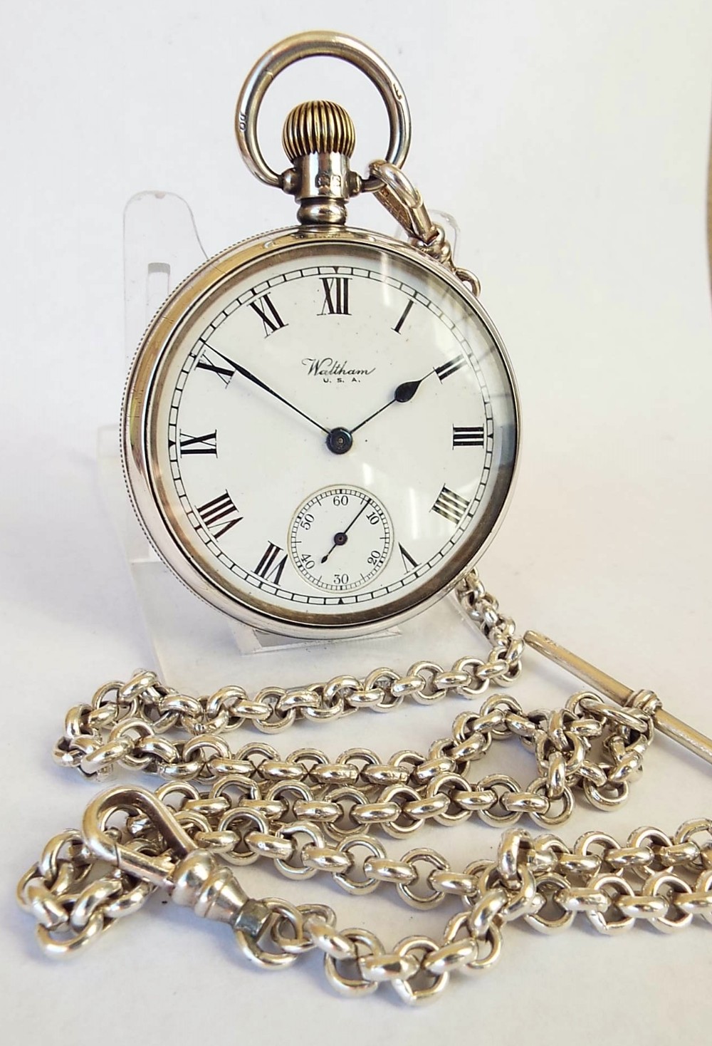 A 1920s silver Waltham pocket watch & chain.