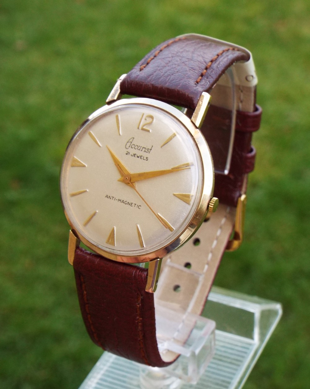 Gents 9ct gold Accurist wrist watch, 1958