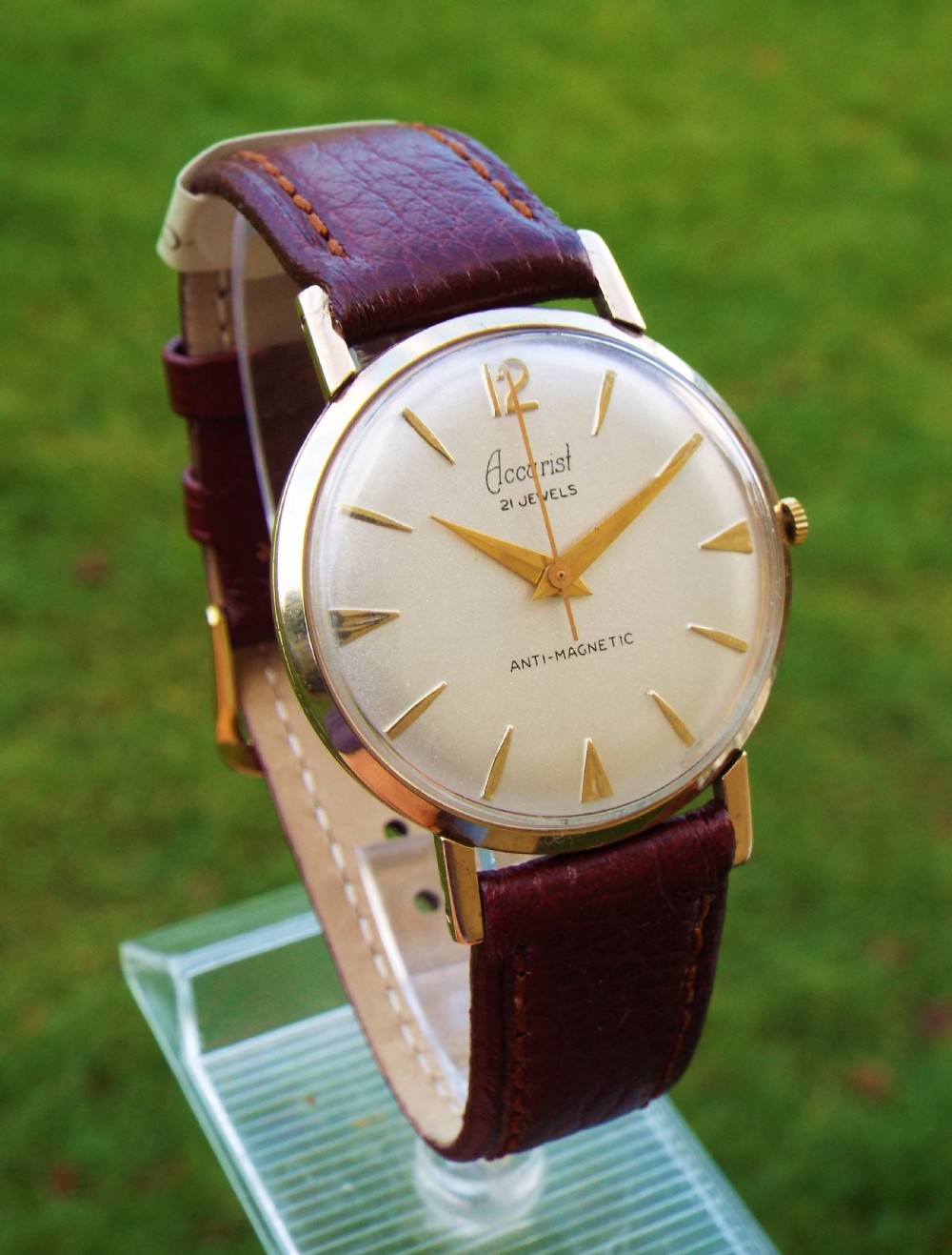 Gents 9ct gold Accurist wrist watch, 1958 View II