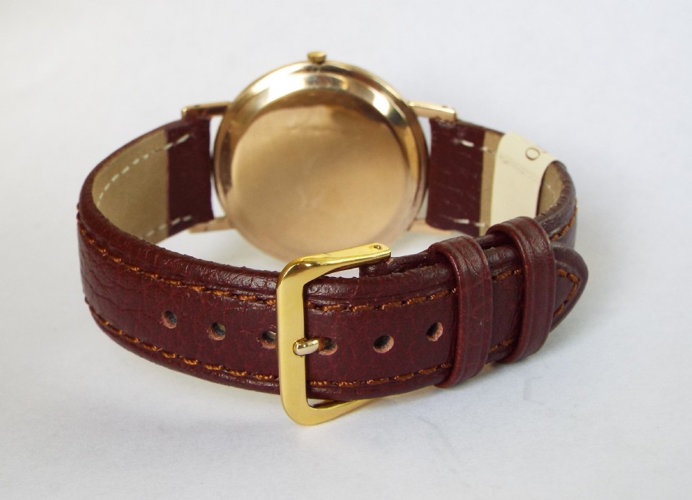 Gents 9ct gold Accurist wrist watch, 1958 View V