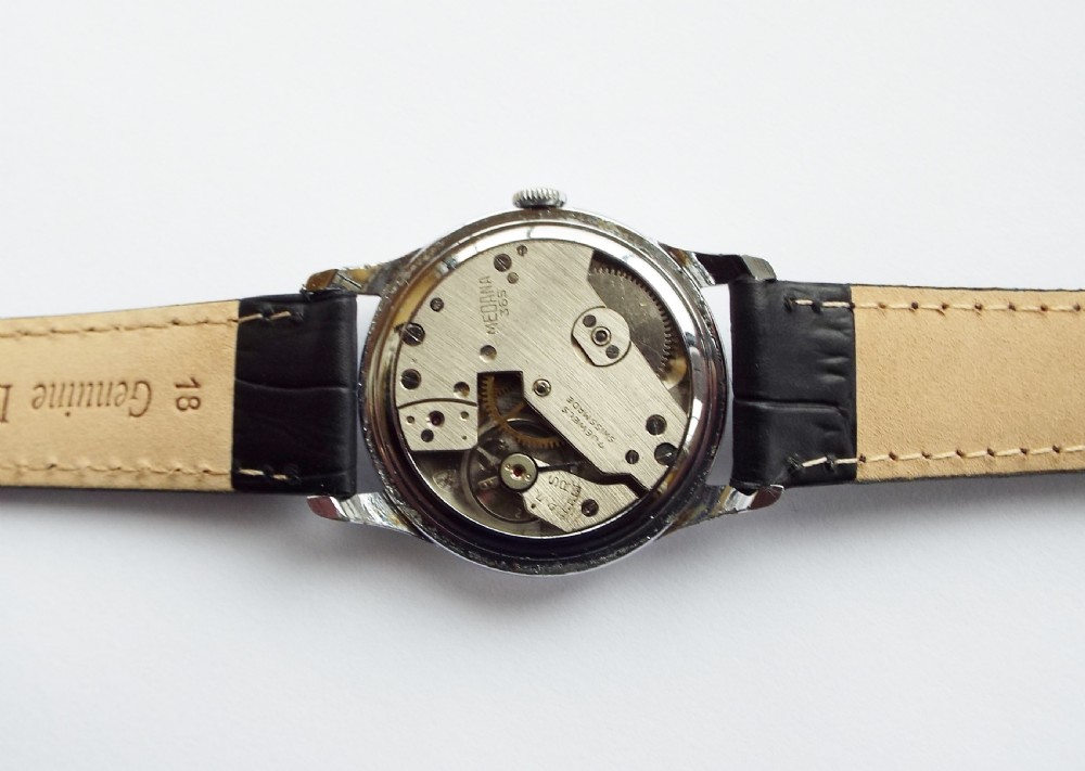 A gents 1950s Medana wrist watch. View V