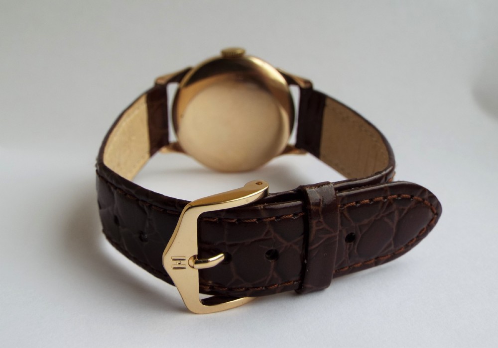 Gent's 9ct gold Smiths De Luxe wrist watch, 1952 View III