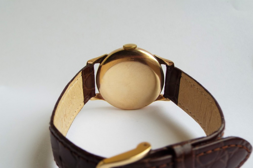 Gent's 9ct gold Smiths De Luxe wrist watch, 1952 View V