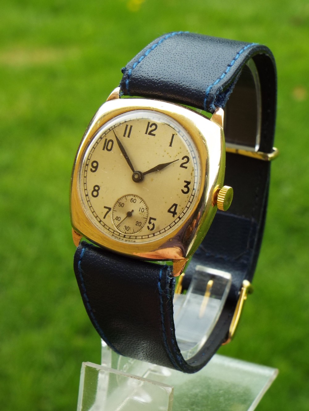 Gents 9ct gold cushion cased wrist watch, 1940s