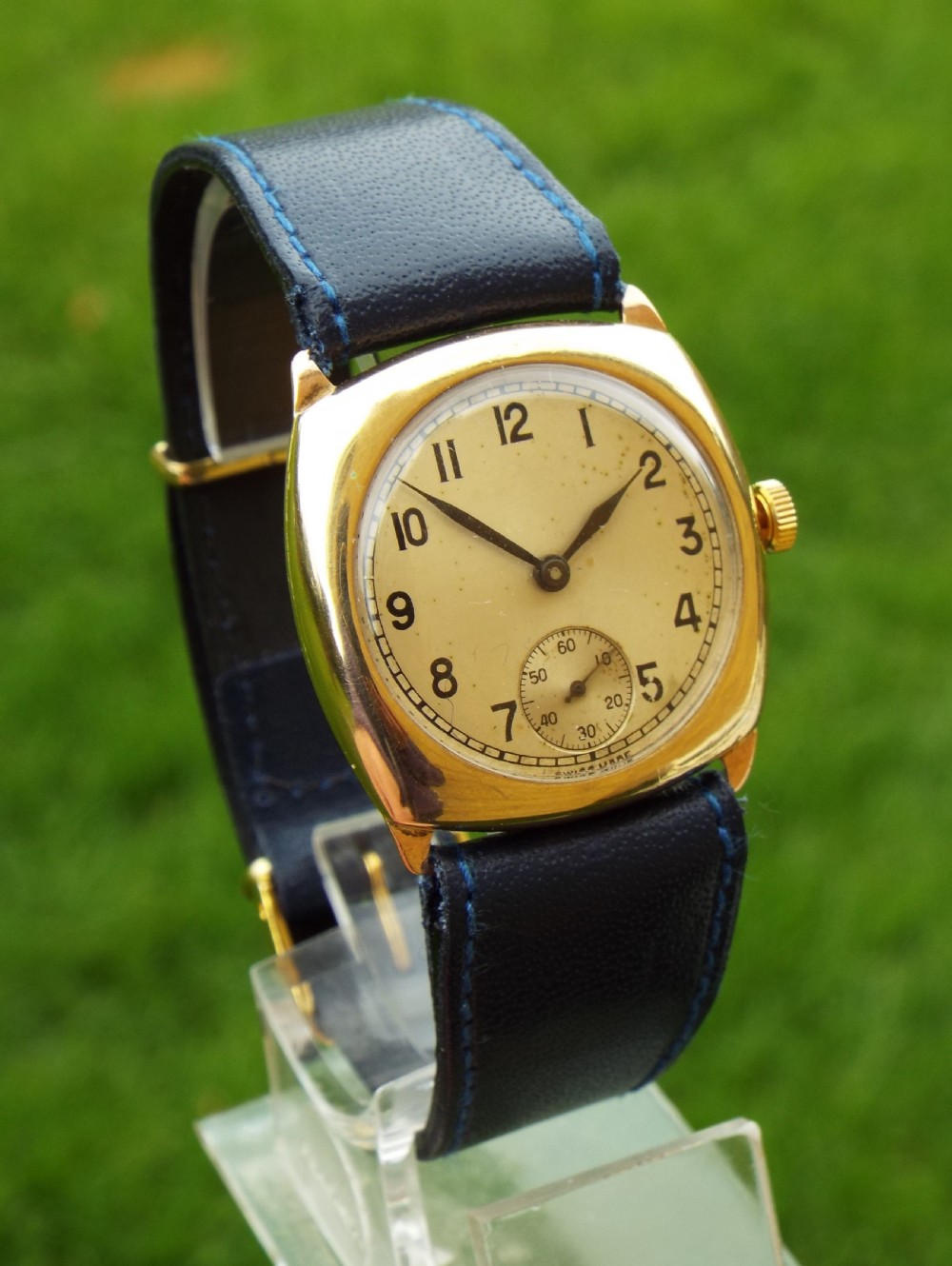 Gents 9ct gold cushion cased wrist watch, 1940s View II
