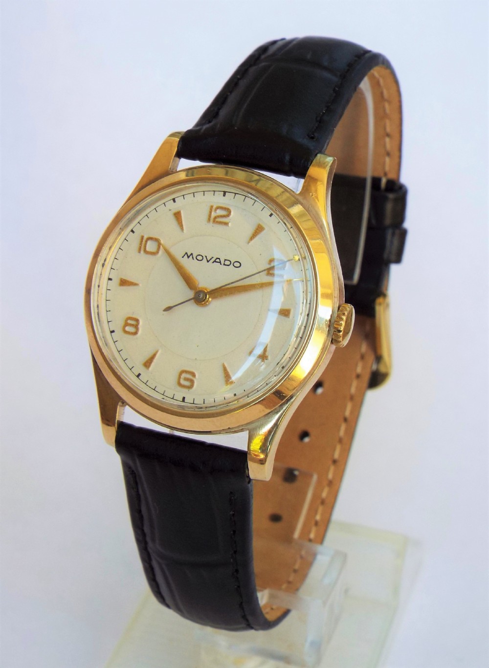 1950 Movado 9ct gold mid-size wrist watch
