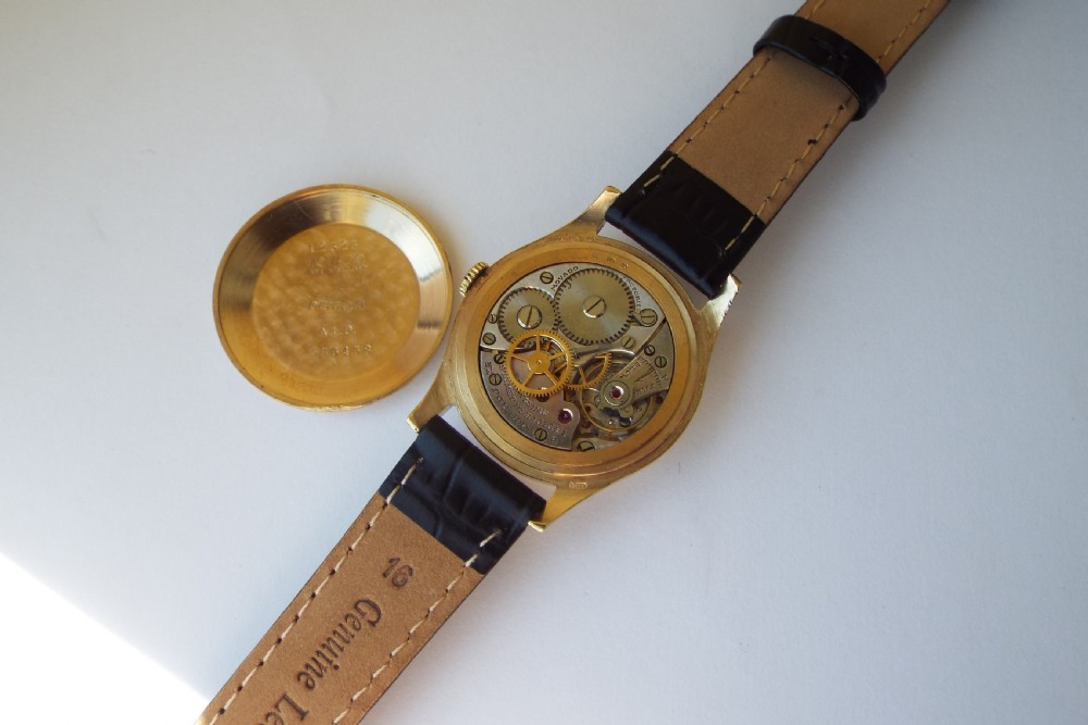 1950 Movado 9ct gold mid-size wrist watch View III