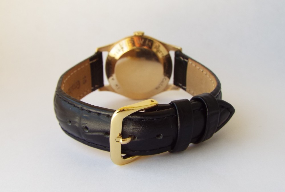 1950 Movado 9ct gold mid-size wrist watch View V