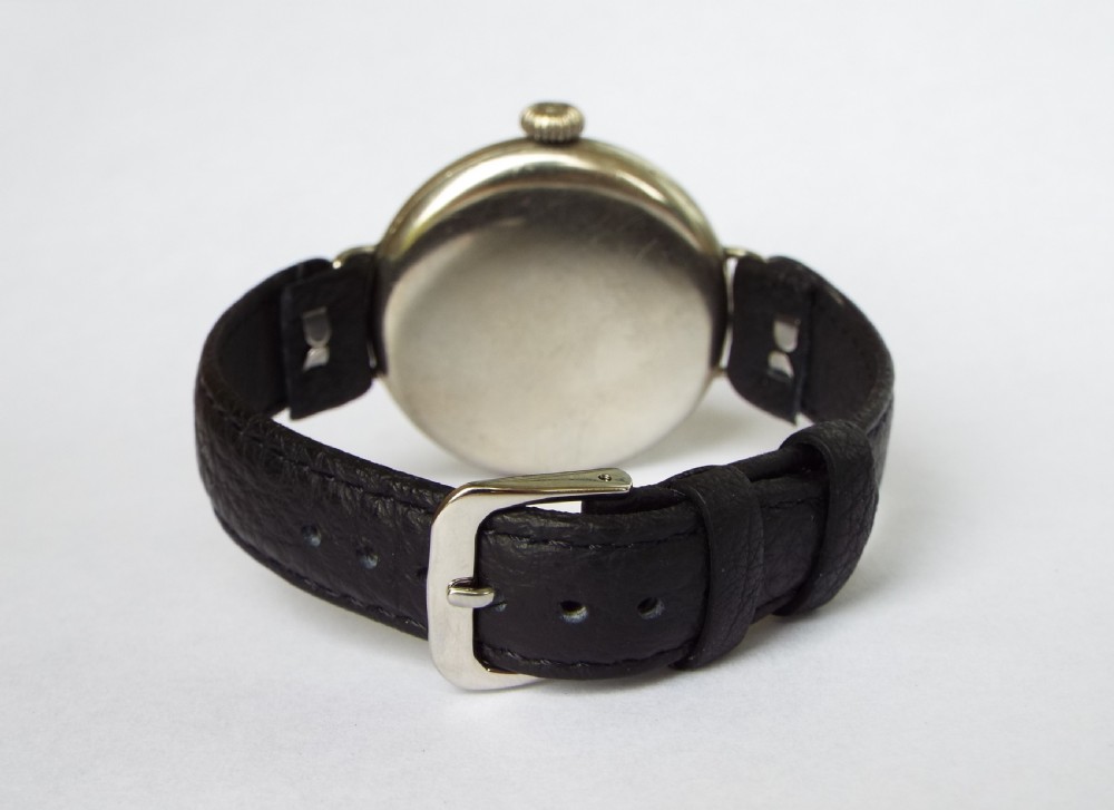 Large WW1 era gents trench wrist watch View V