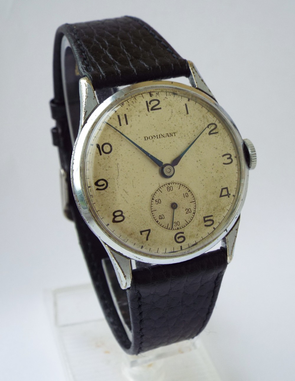 A gents 1940s Dominant wrist watch.