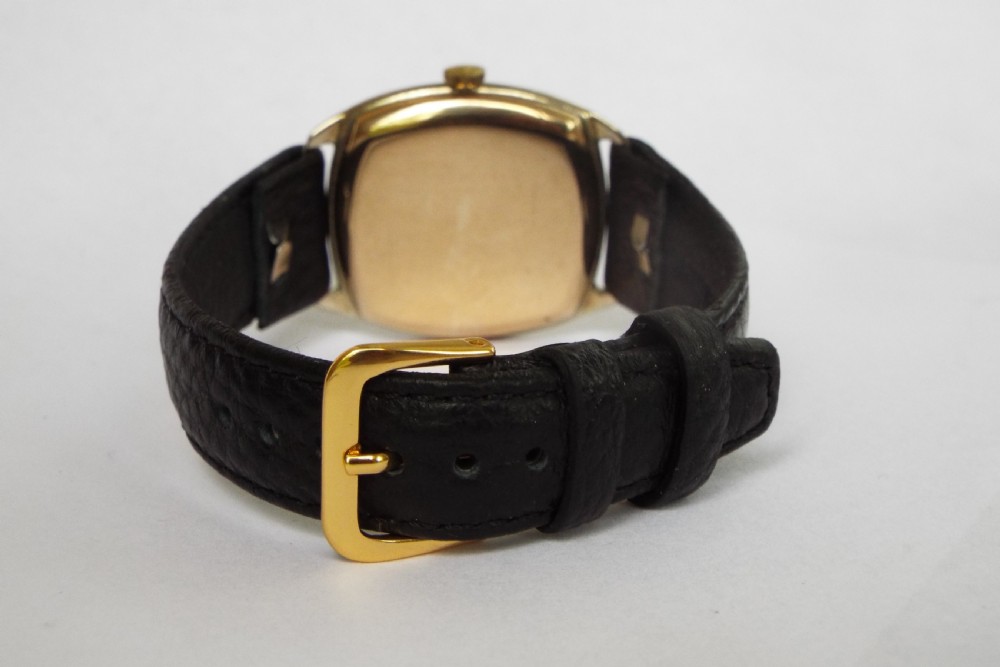 9ct yellow and white gold mid-size watch, 1927 View V