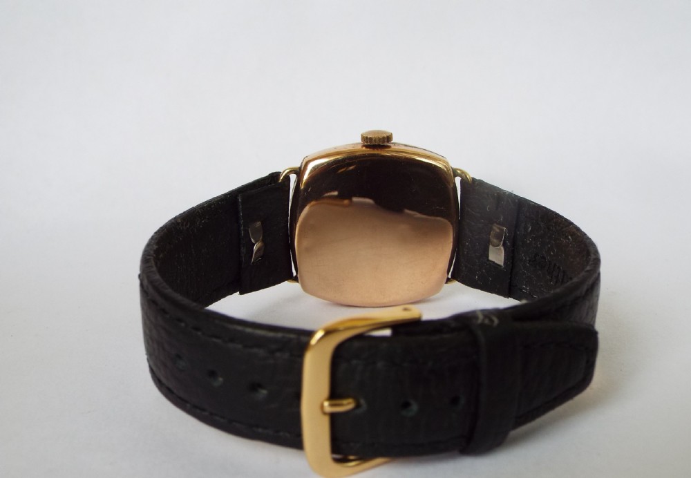 1947 mid-size 9ct gold Record wristwatch View III