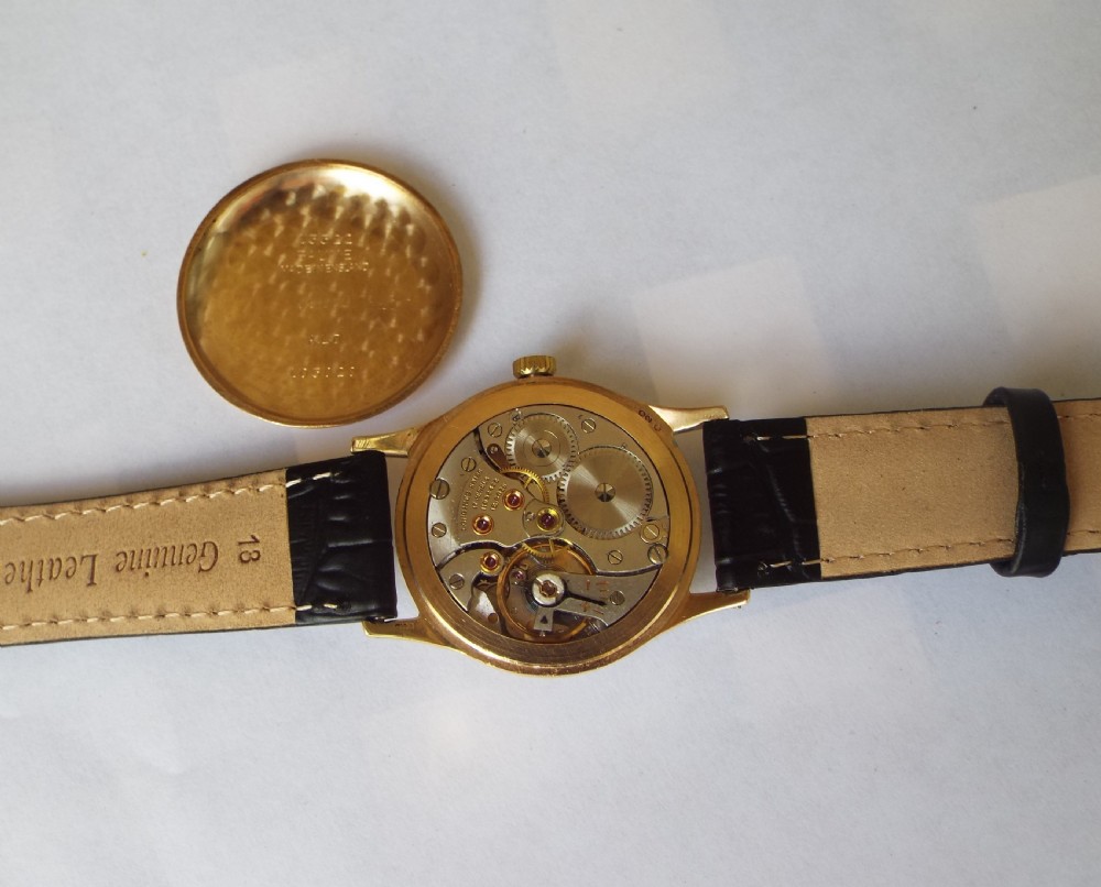 Gents 9 carat gold Longines wrist watch, 1960 View V