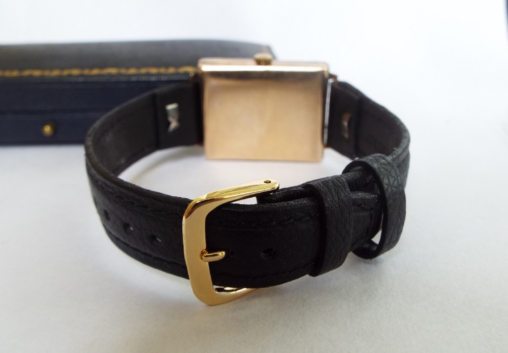 9ct gold gents wrist watch, 1930s View V