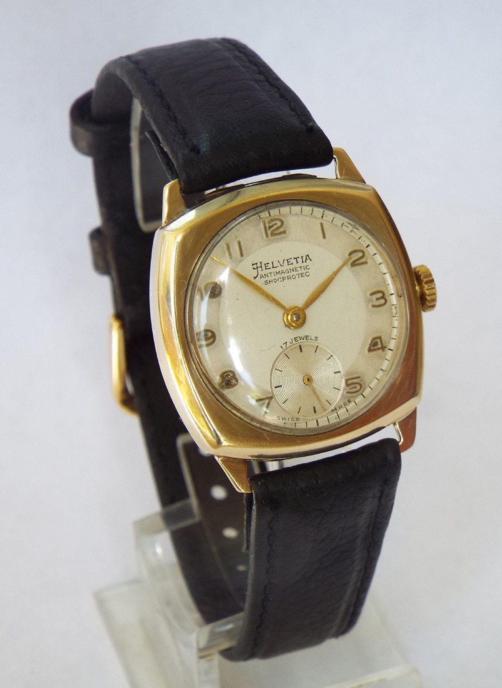 Mid-size 9ct gold Helvetia wrist watch, 1950