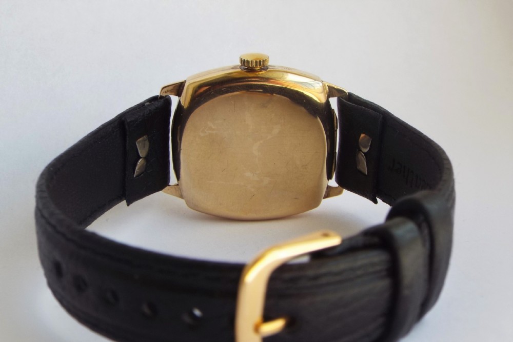 Mid-size 9ct gold Helvetia wrist watch, 1950 View IV