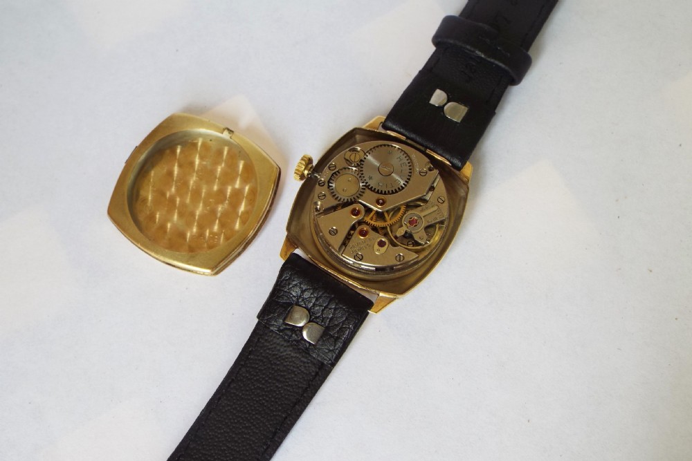 Mid-size 9ct gold Helvetia wrist watch, 1950 View V