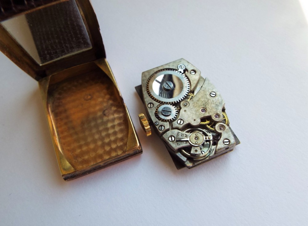 Mid-size 9ct rose gold wrist watch, 1928 View V