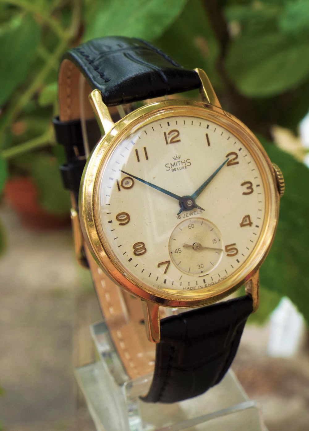 Gents Smiths De Luxe wrist watch, made in England View II