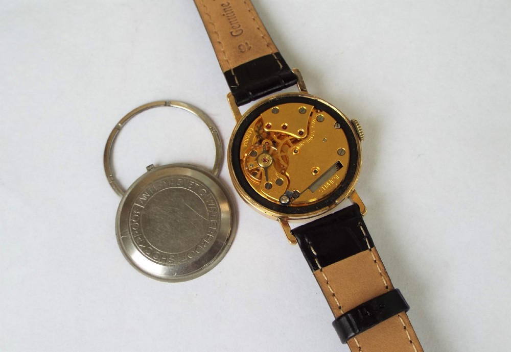 Gents Smiths De Luxe wrist watch, made in England View III