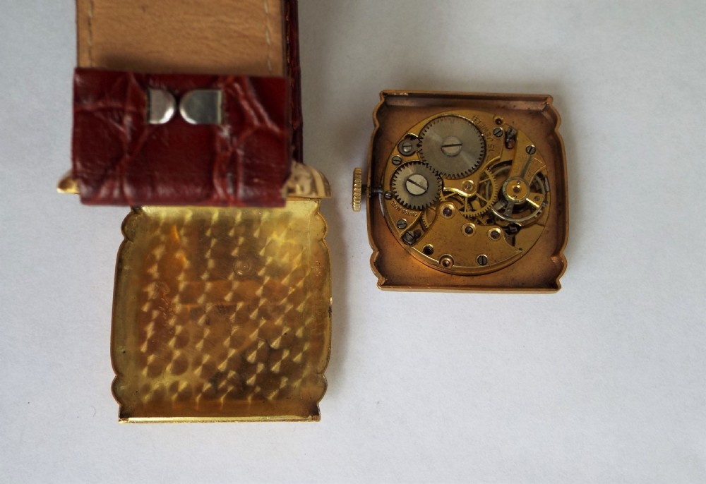 Gents 18ct gold wrist watch, 1927 View V