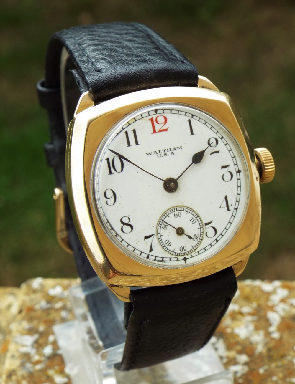 Gents 1930s 9ct gold Waltham wristwatch View II