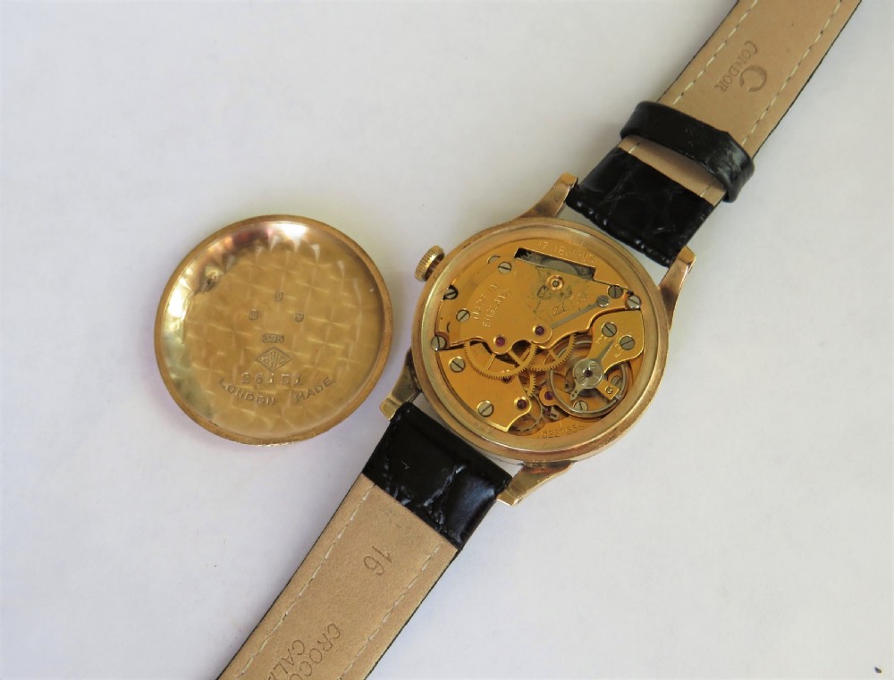Gents 9ct gold Smiths De Luxe wrist watch, 1951 View III