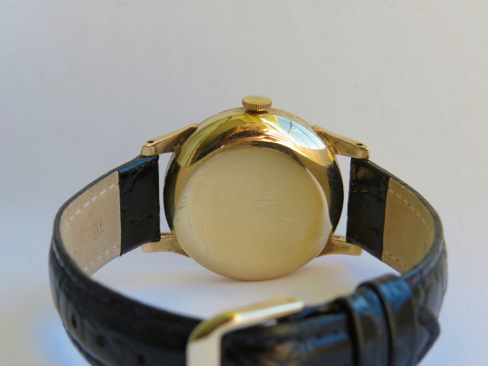 Gents 9ct gold Smiths De Luxe wrist watch, 1951 View IV