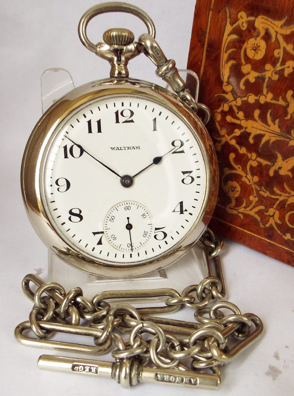 A 1920s Waltham pocket watch & chain.