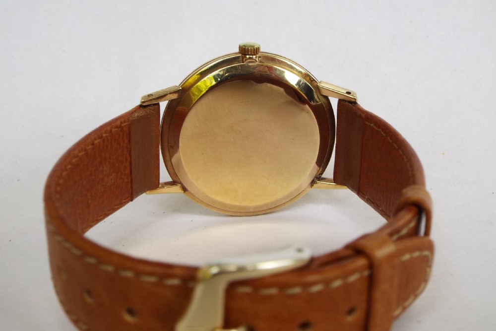 Gents 9ct gold Buren wrist watch, 1966 View V