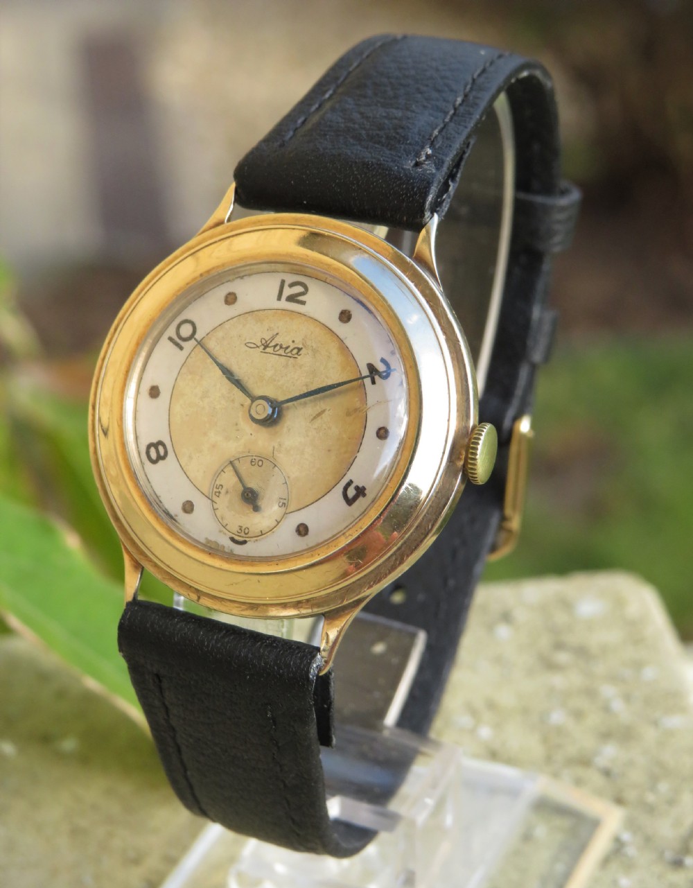 Gents 9ct gold Avia wrist watch, 1945