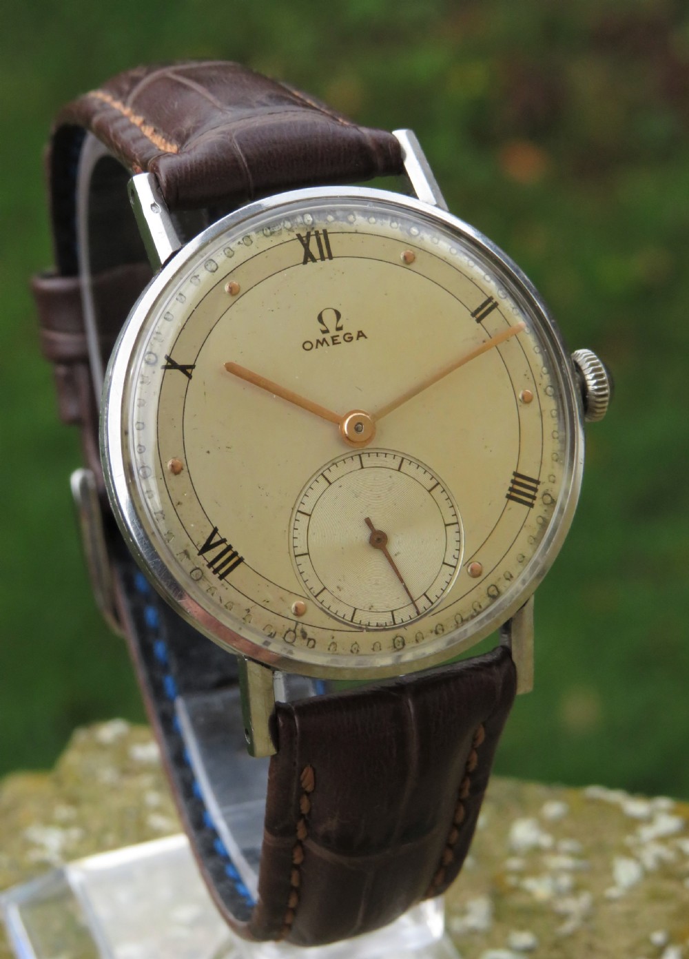 Gents good-sized 1940s Omega wrist watch View II