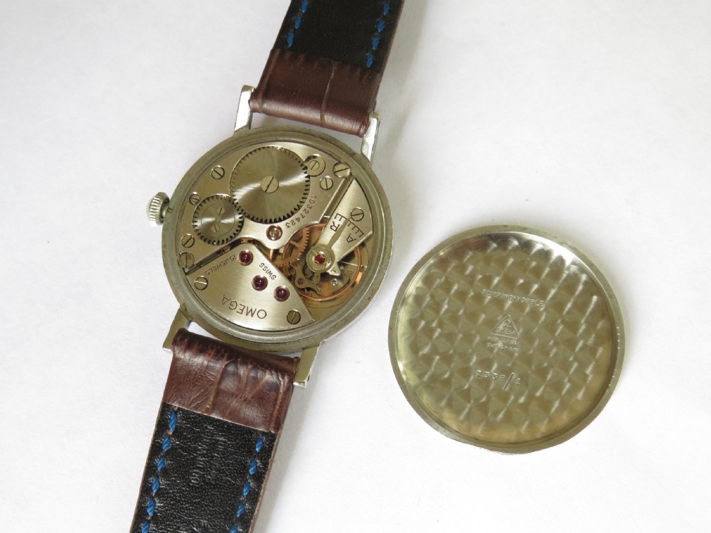Gents good-sized 1940s Omega wrist watch View III