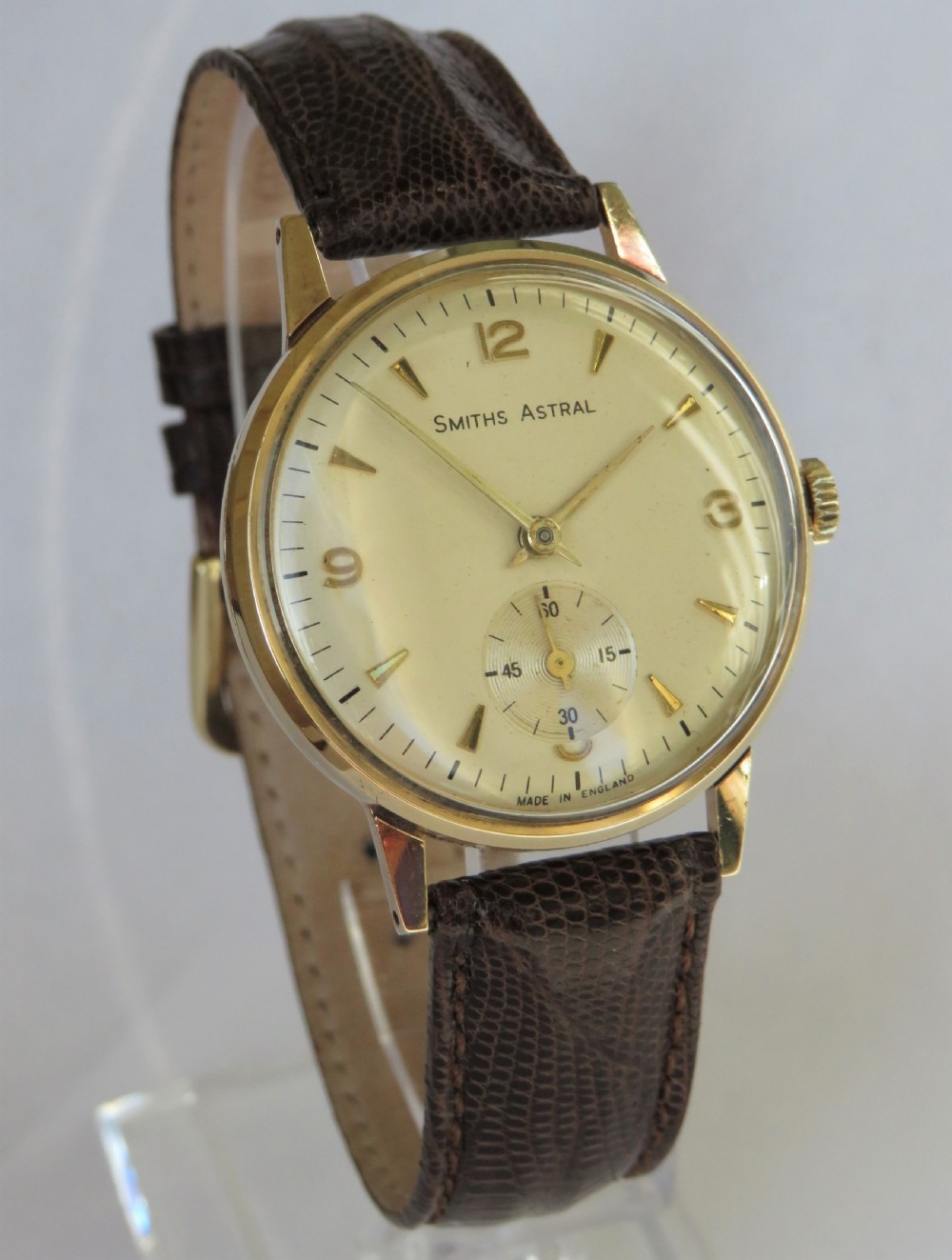 Gents 9ct gold Smiths Astral wristwatch, made in England, 1967 View II
