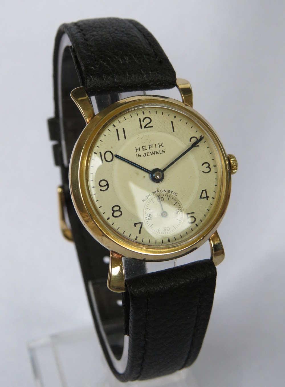 Mid-size 9ct gold Hefik wrist watch, 1948