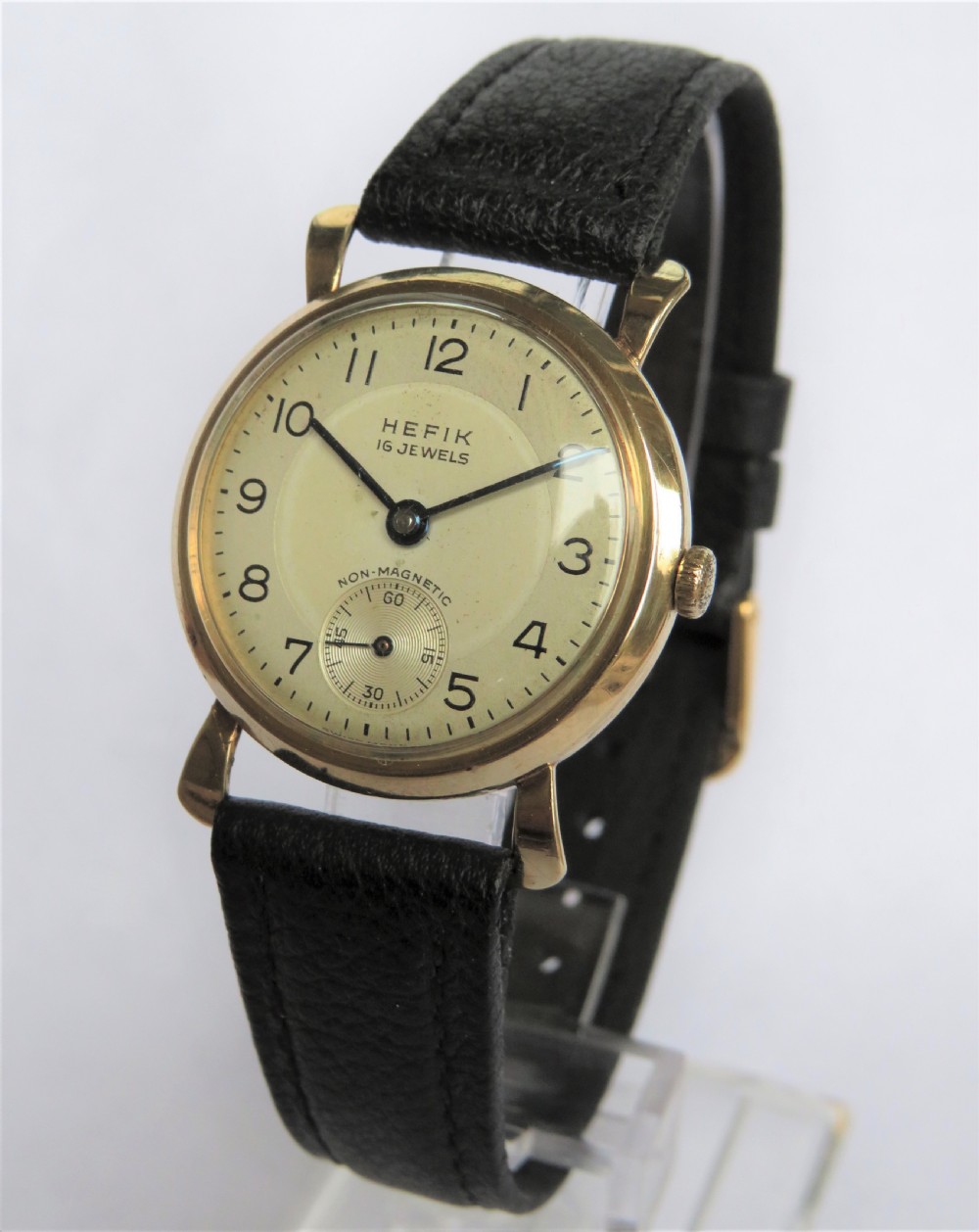Mid-size 9ct gold Hefik wrist watch, 1948 View II