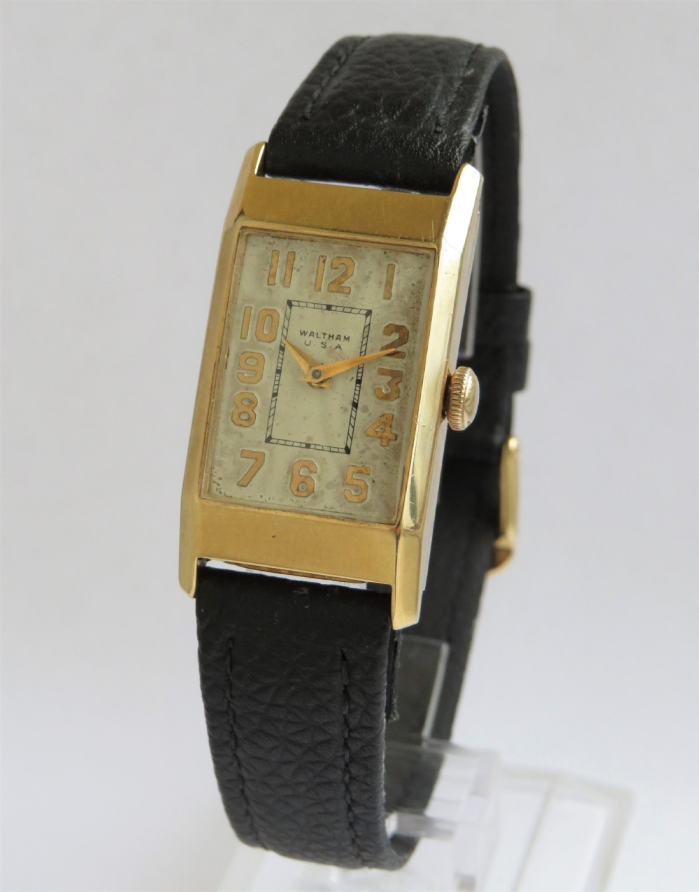 Mid-size 9ct gold Waltham Art Deco watch, 1934 View II