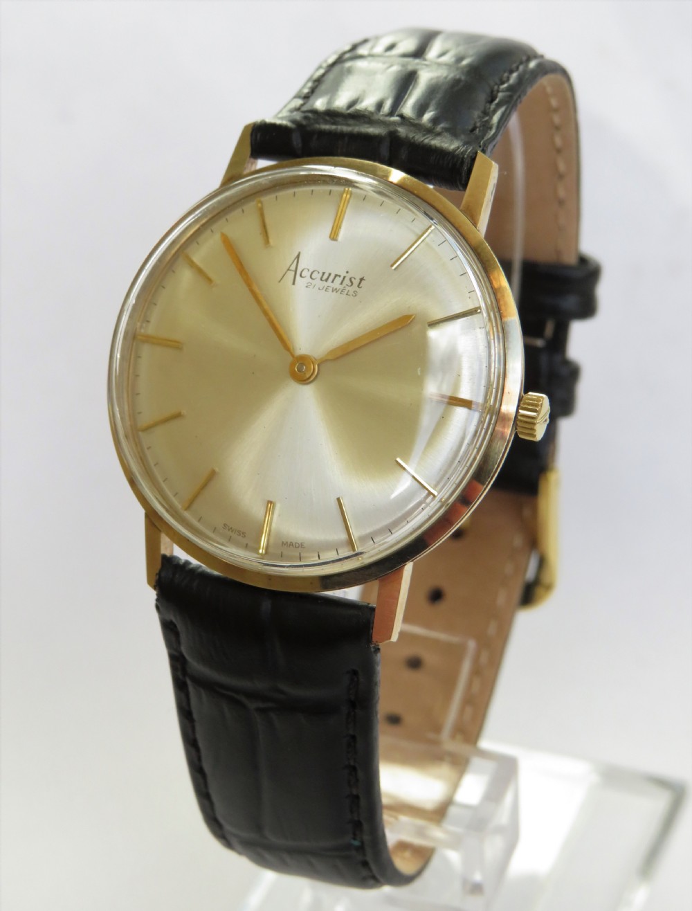 Gents 9 carat gold Accurist wrist watch, 1964