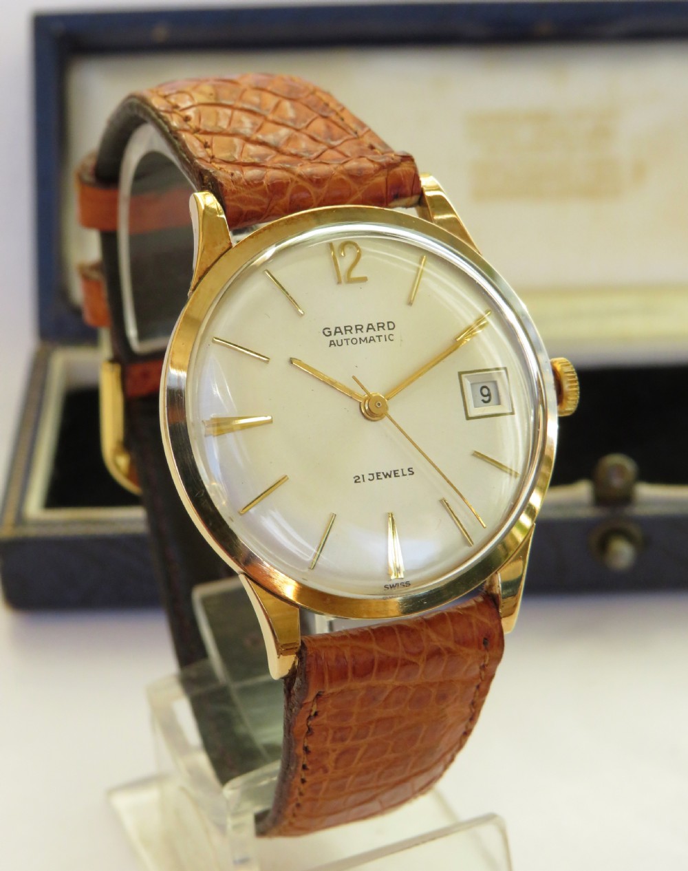 Gents boxed 9ct gold Garrard wrist watch