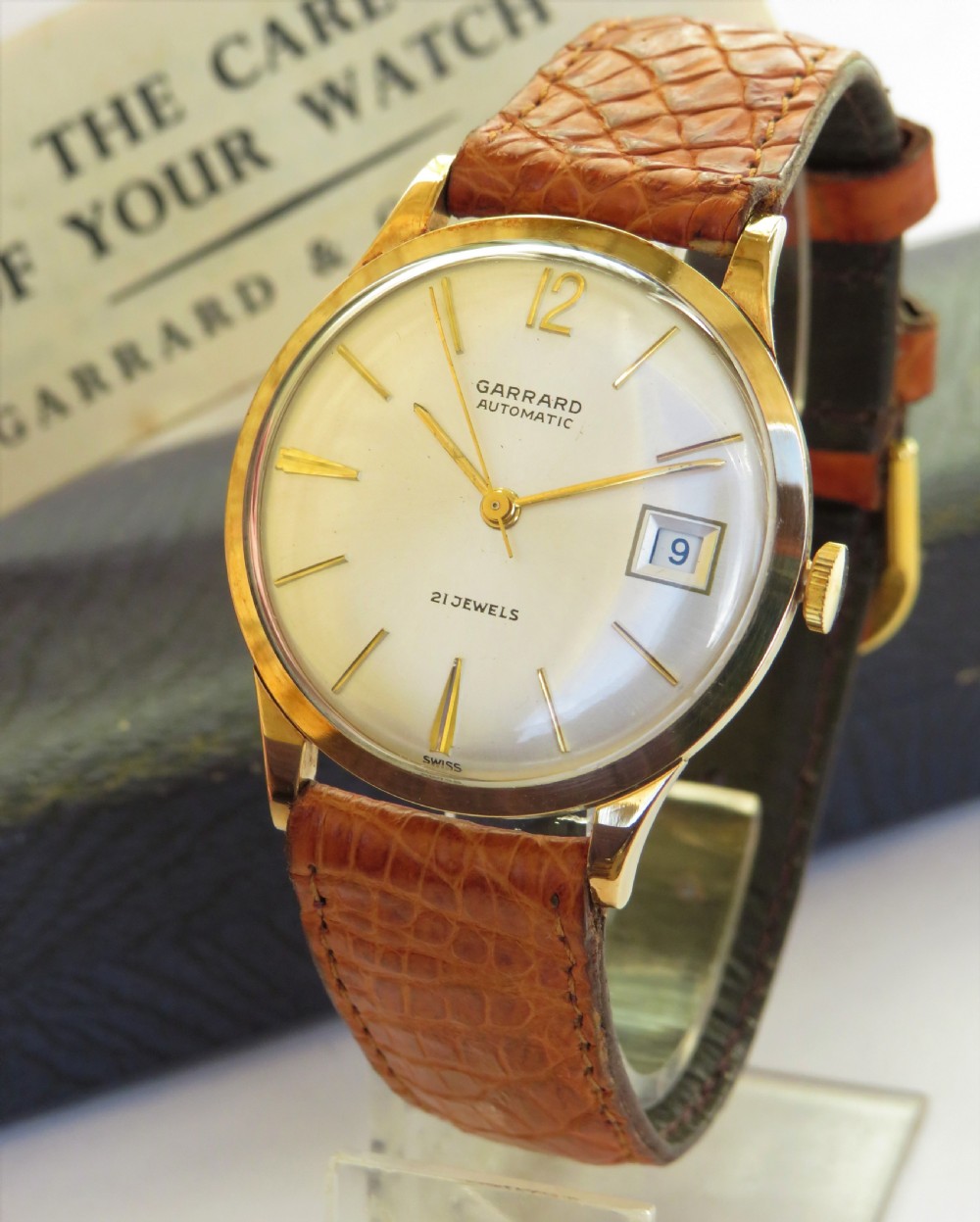 Gents boxed 9ct gold Garrard wrist watch View II