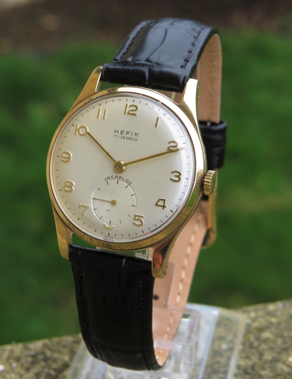 Mid-size 9ct gold Hefik wrist watch, 1959